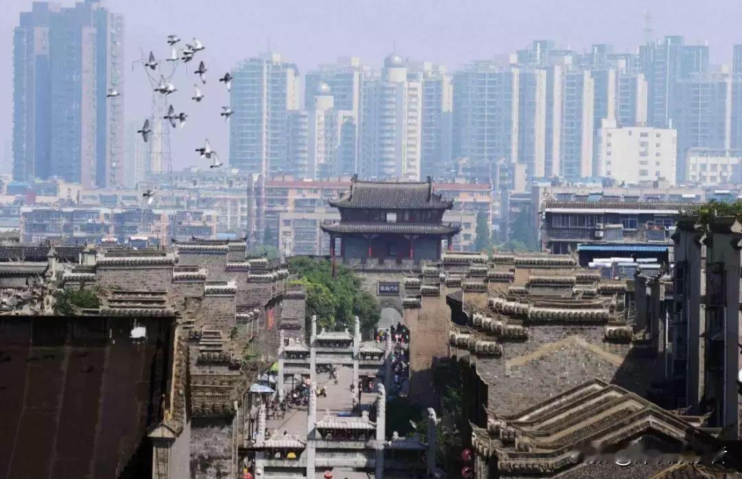 这只是一个襄阳市，五中、四中600分以上的人数都远远超过后面县中的总和，当然，五