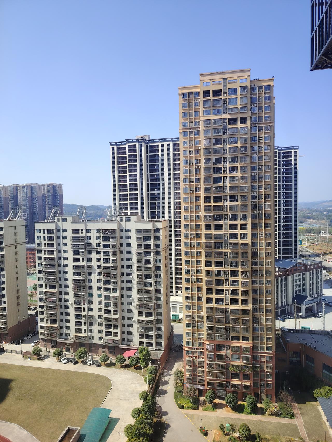 一起奇怪的高楼火灾事故
我的家住在21楼的电梯房内，昨天下午5点半左右，我正准备