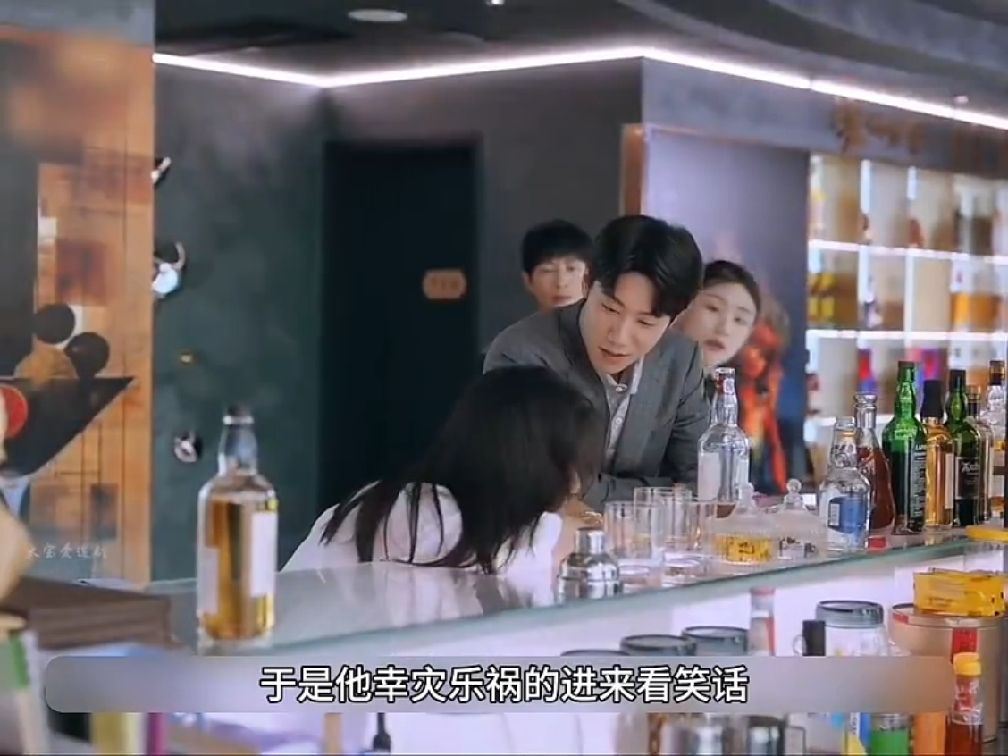 男人本想看个笑话，不料却成了付钱的冤大头#私藏浪漫 #魏哲鸣