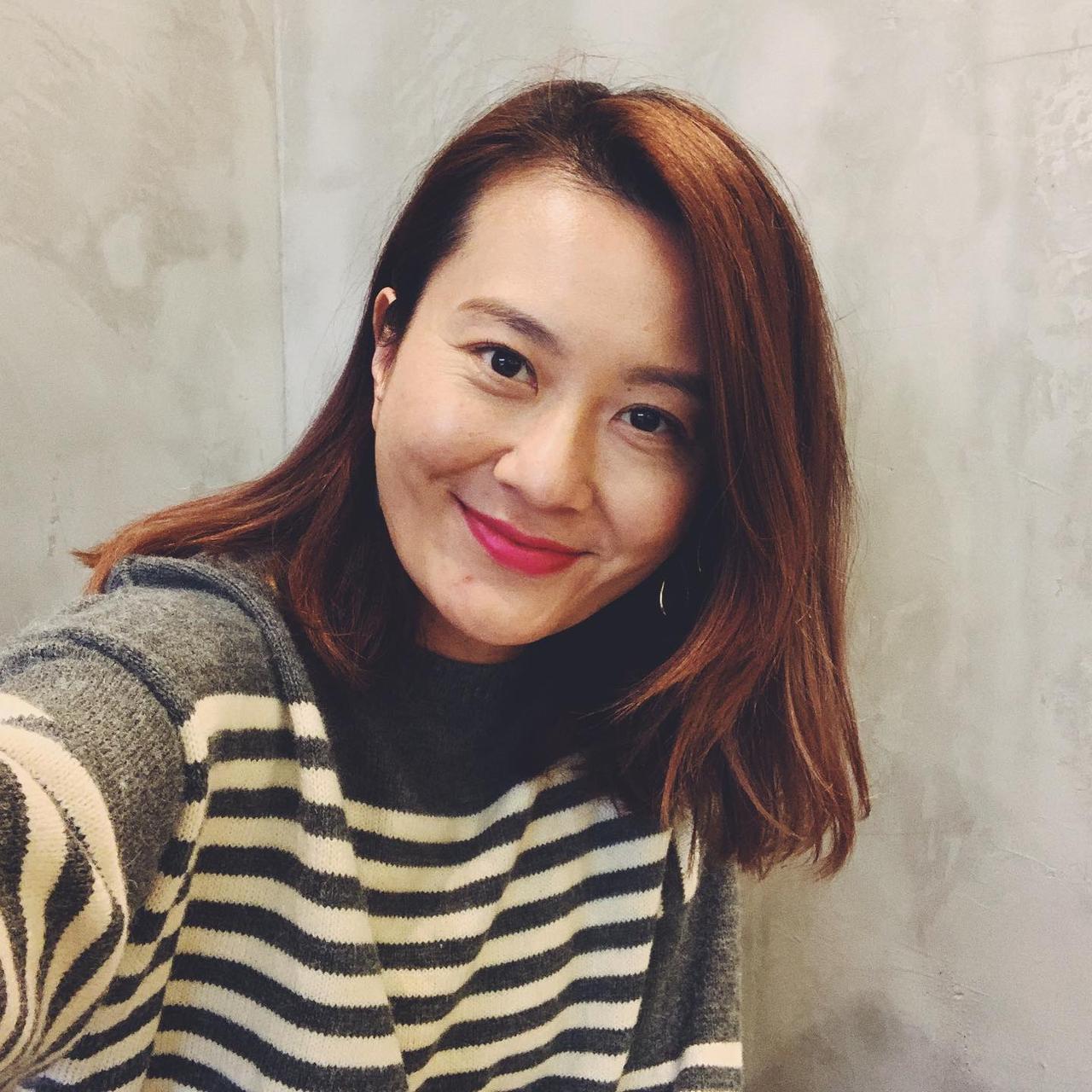 香港著名女主持黄宇诗，她是已故才子黄霑和华娃的女儿，13岁随母亲华娃移居加拿大，