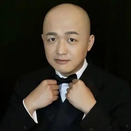 包贝尔深夜酒店风波：沉默不等于黙认，不必过度敏感！

近日，包贝尔又成了娱乐圈的