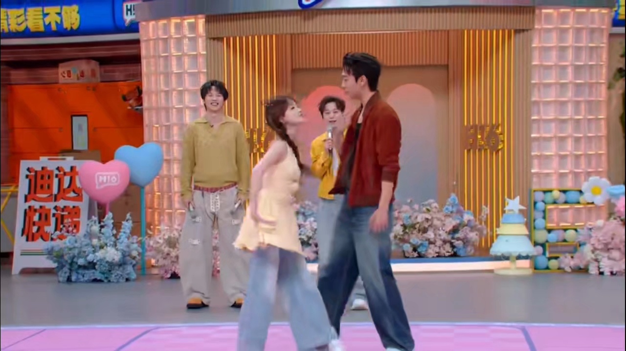 祝绪丹把舞跳出了掰手腕的架势祝绪丹也太可爱了吧！跳舞竟然跳出约架的气势了~综艺效