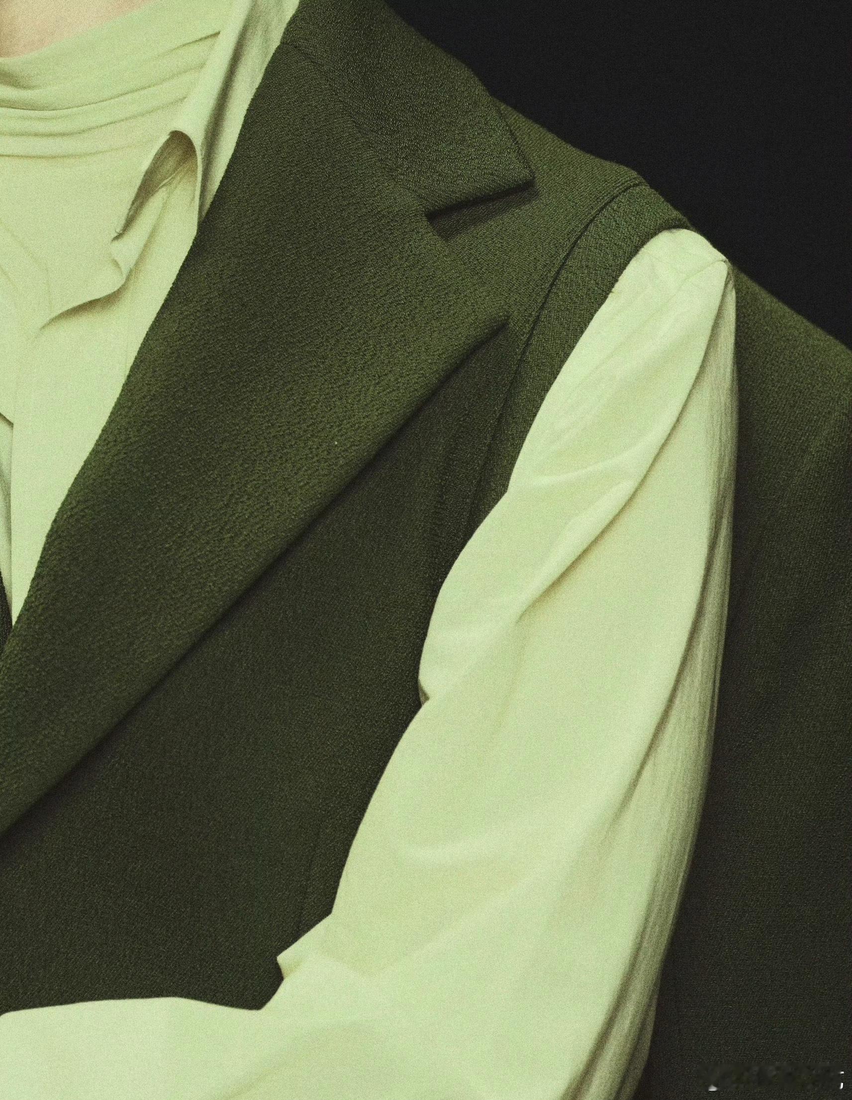 马嘉祺的衣服也穿帮了马嘉祺的衣服也有自己的穿帮艺术这个马嘉祺完全天才来的吧！衣服