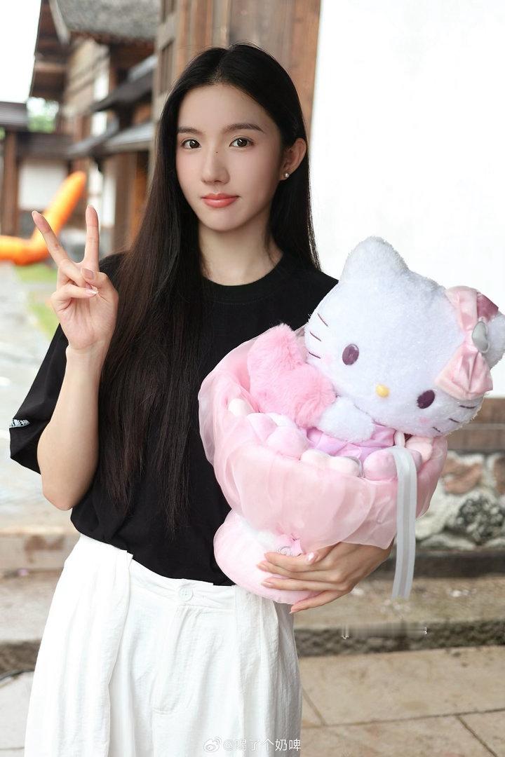 苏晓彤念相思开机路透苏晓彤念相思女二 念相思今天开机了！苏晓彤女二造型路透太好看