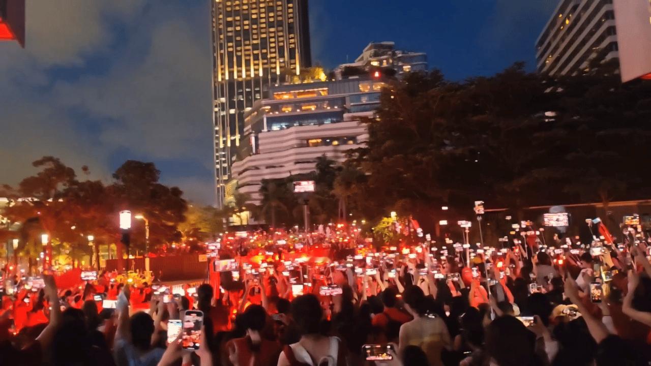 因为他值得一切炙热的爱意红色好，红色妙，红色真呀么真好看呀肖战说小飞侠的热情把天