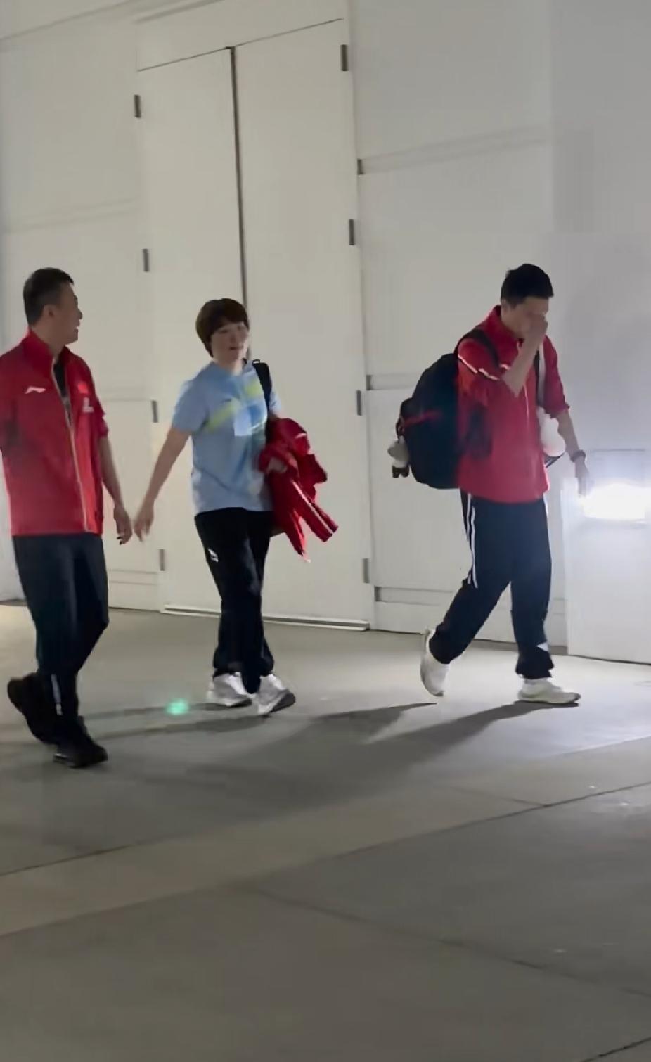 刷到美国大满贯1/4决赛赛后，看完心里五味杂陈。
蒯曼跟削球手苦战七局，4:3艰