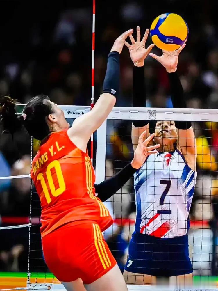 巴黎奥运会女排资格赛宁波赛区9月23日赛况、实时排名情况:
9月23日
乌克兰3