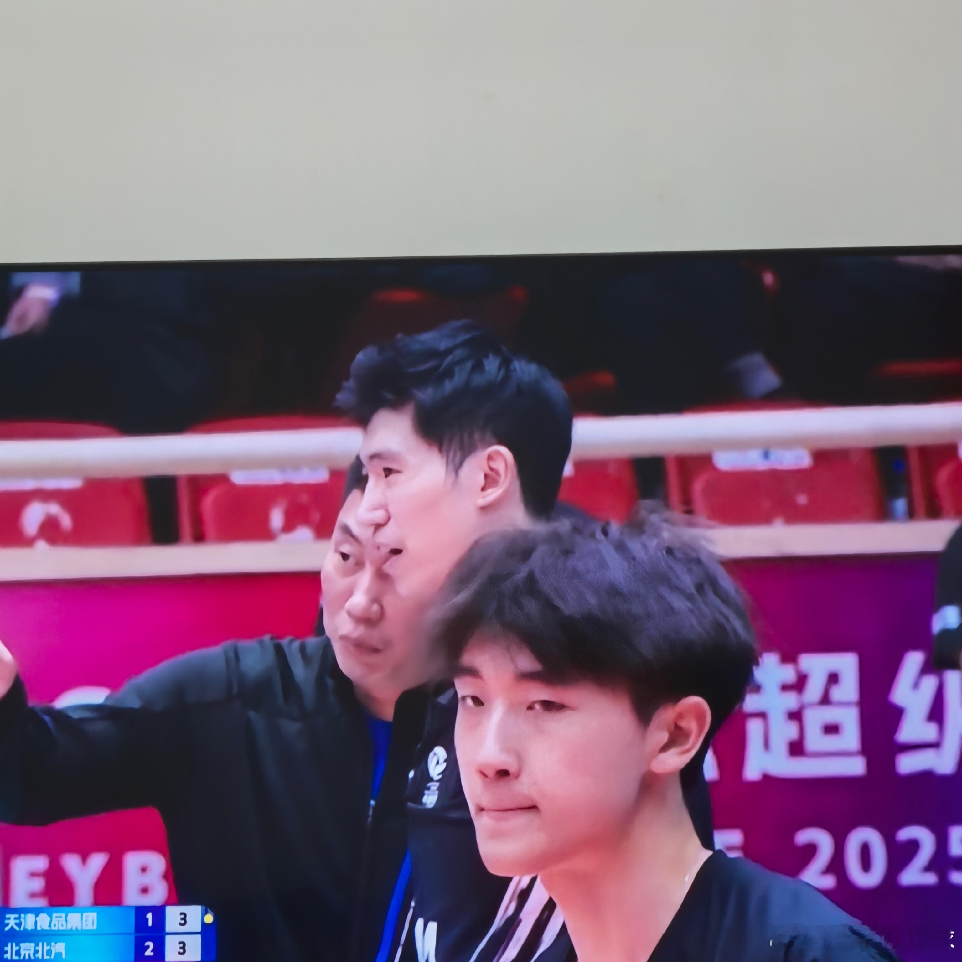 排超联赛 魔都和帝都今儿各上了一位小孩哥，王泊涵和于一鸣，你觉着哪个发挥好？ 