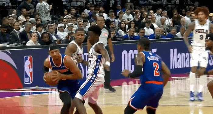 NBA这赛季开局不利啊，训练营就接连受伤几个球员，10月3日首场季前赛76人对阵