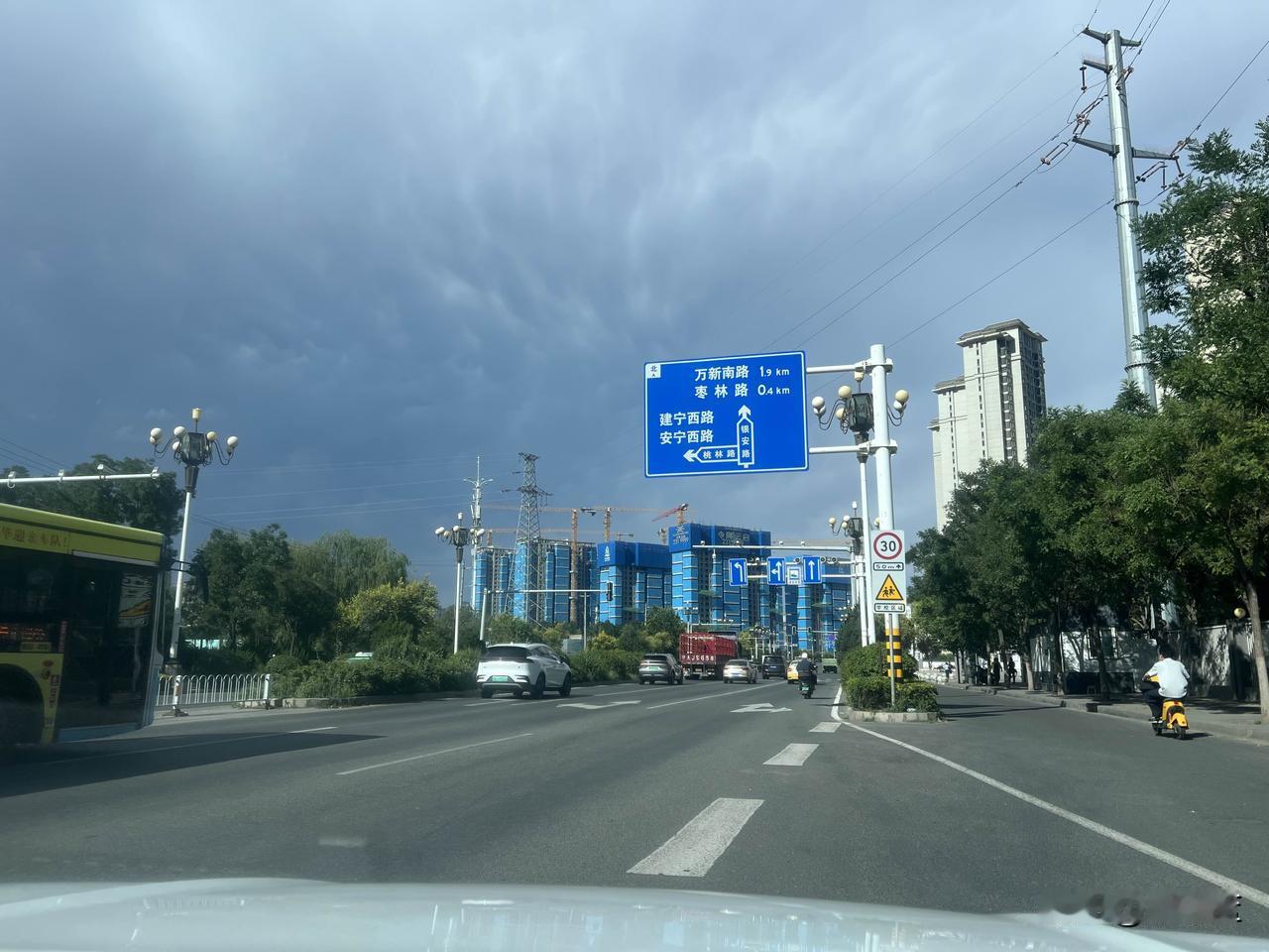 兰州市安宁区这两年开发了有好几个新楼盘，据说都是特别好的特别贵的房子属于高端小区