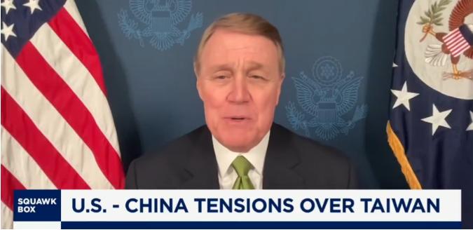 美国紧急”灭火”！特朗普刚说反对台独，白宫连夜改口，背后水太深。美国驻华大使庞德