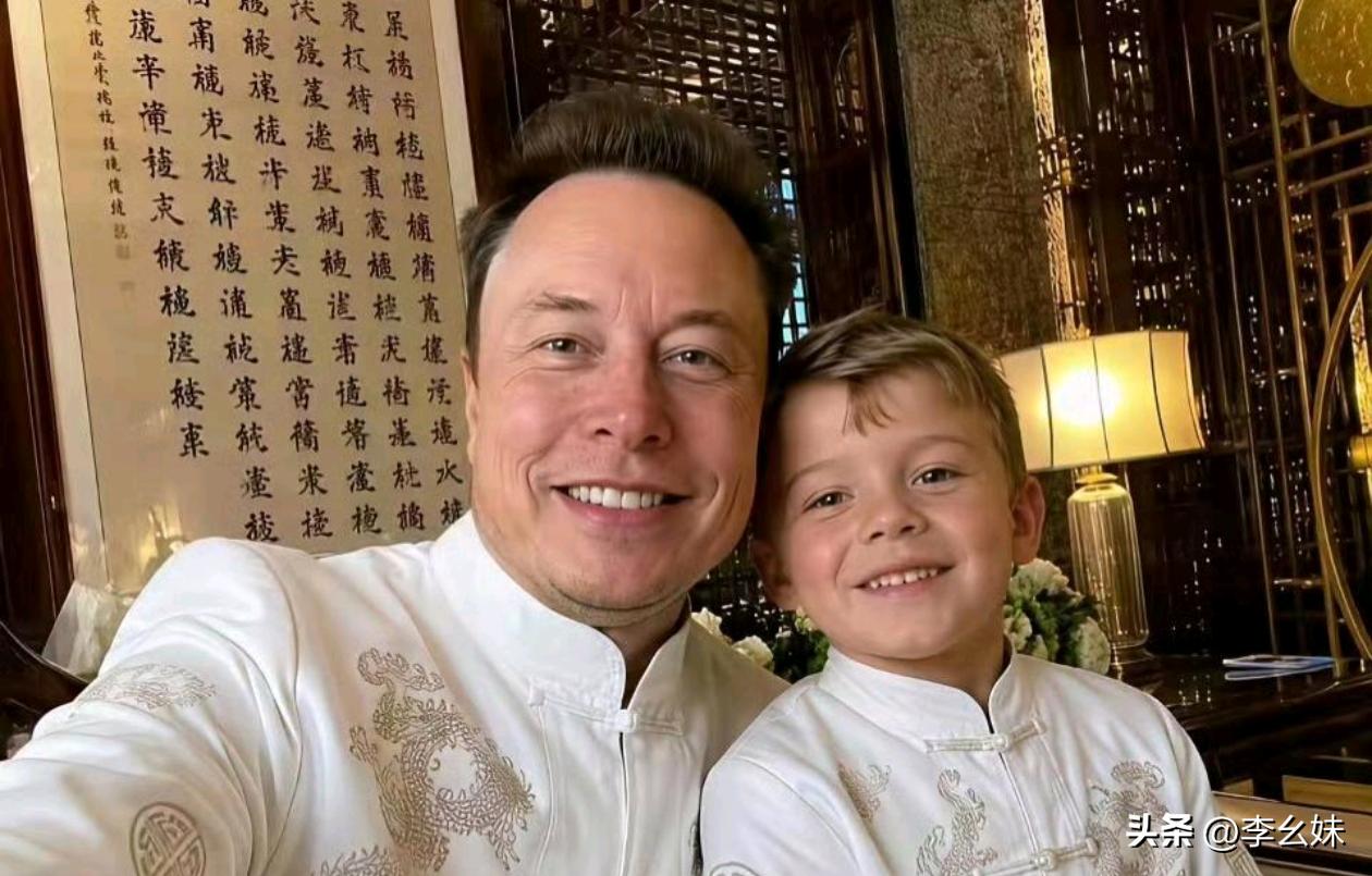 这一身不仔细看，第一眼以为就是中国人