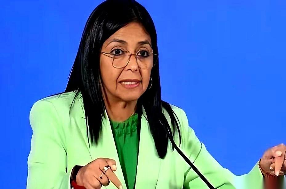 委内瑞拉新上台的那个“铁娘子”罗德里格斯，前脚刚把黄金送去美国，后脚就陪着美国高