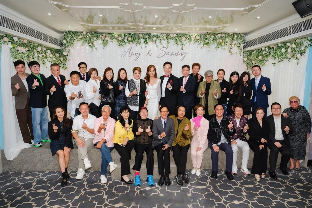 星岛：东张女神吴幸美婚后首度晒恩爱 丈夫贴心为其庆生 二人神态相似颇具夫妻相有着