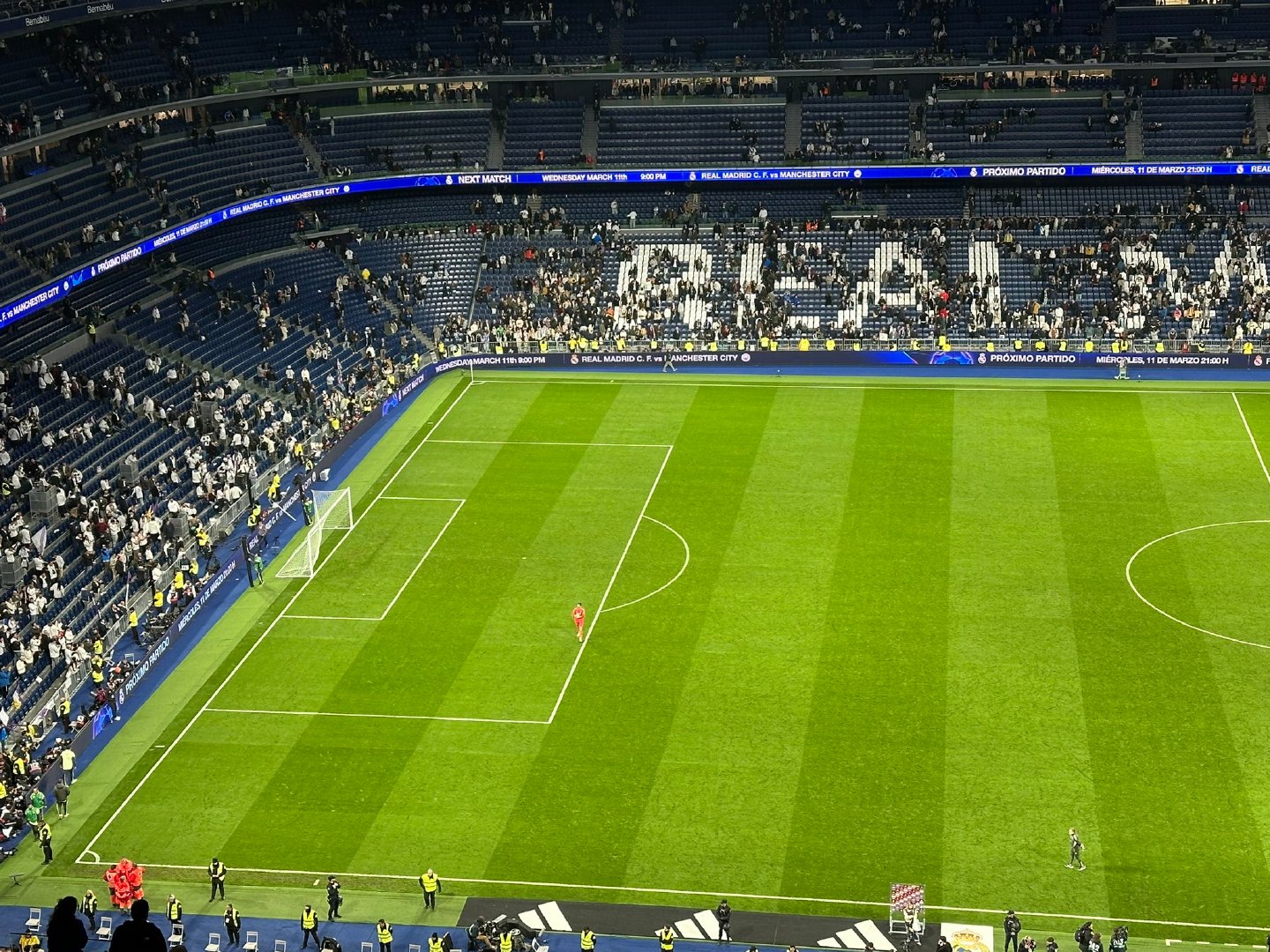 【EL MUNDO】库尔图瓦是唯一一名在赛后向球迷致意的球员皇马0比1赫塔菲