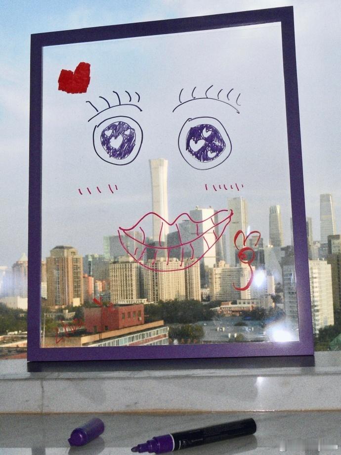 #周也七夕六宫格##周也U领吊带裙# 七夕的浪漫中，周也的六宫格格外迷人，U 领