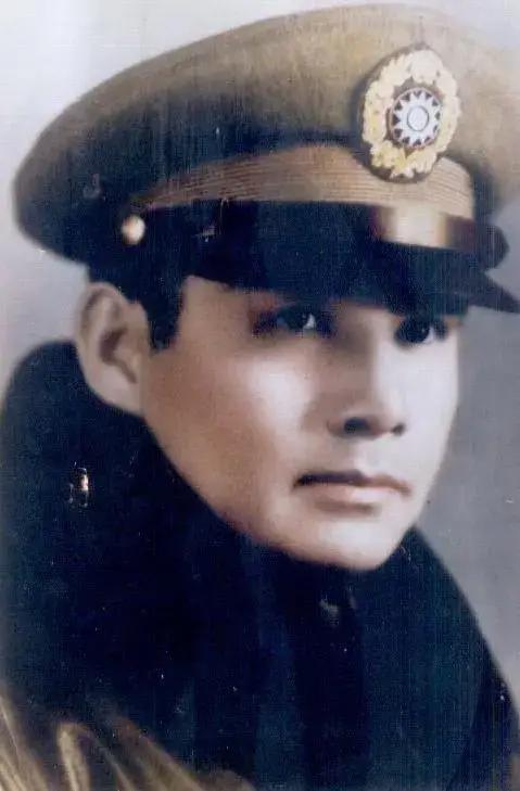 1935年，张灵甫不爽之下打死了二姨太吴海兰。之后张灵甫回了趟老家，顺便把守活寡