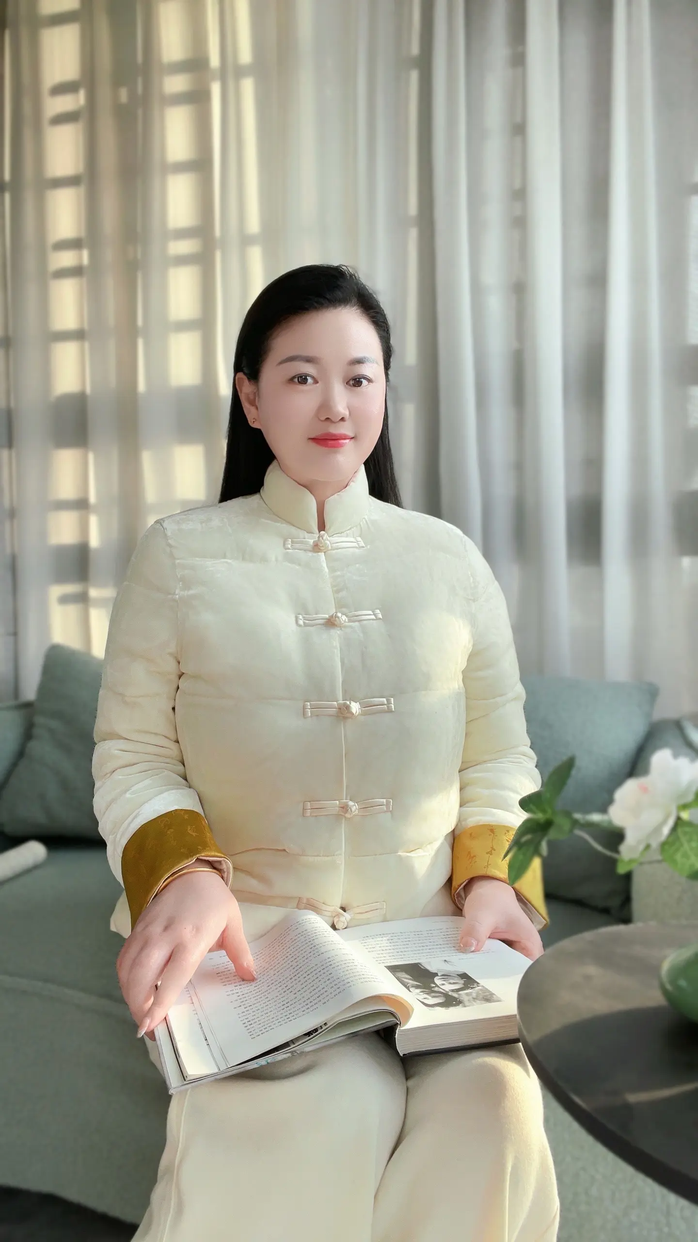 人生的意义在于独自穿过悲喜，然后依旧勇敢积极！