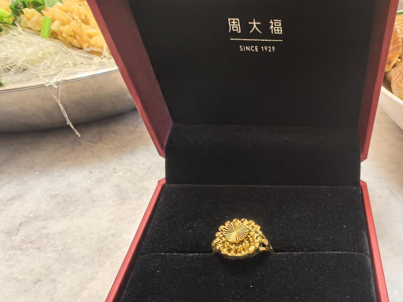 今日恰逢领导诞辰，清晨六点，我便起身。用过早餐后，七点整，我驾车驰骋一小时，奔赴