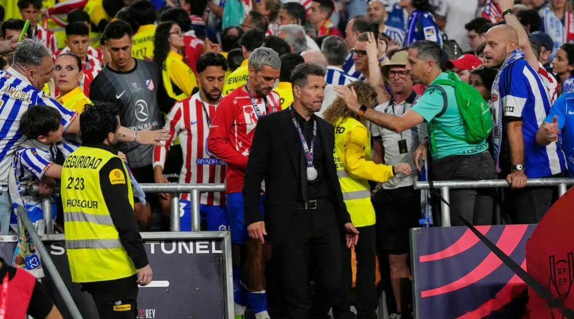 每体：西蒙尼携9名B队小将出战埃尔切，惹怒西甲多支保级球队据《每日体育报》消息，