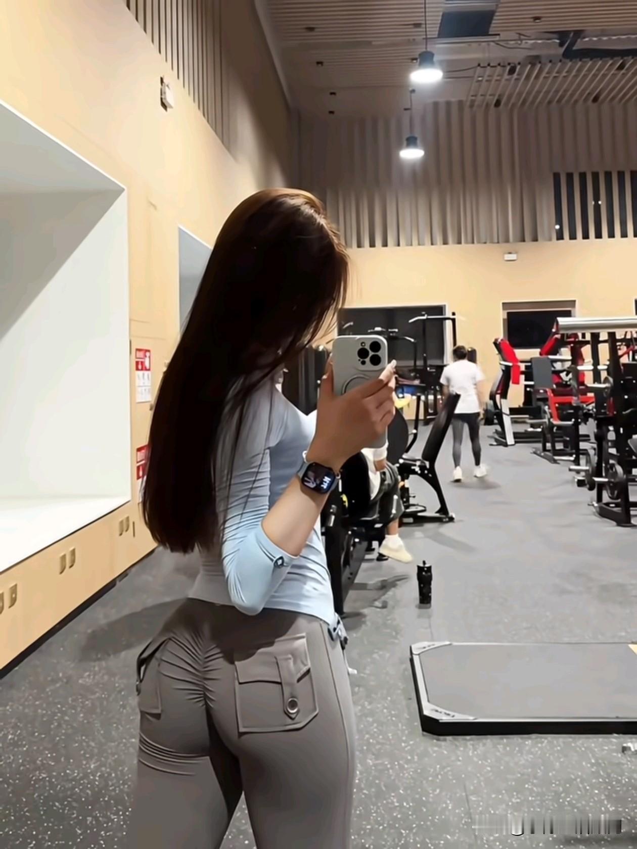 自由和快乐，就该永远被置顶！在生活里，不必把三观不合的人请到生命中，不然只会徒增