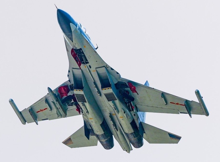 初冬时节，东部战区空军航空兵某旅开展实战化演练。 