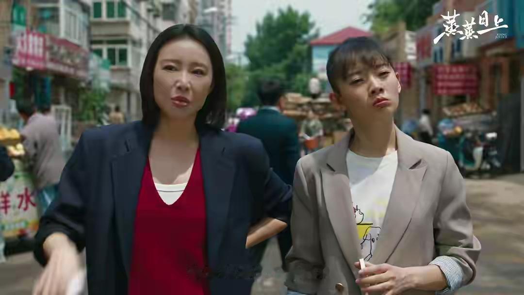 朋友不乐意了，说这叫啥电视剧啊？打官司本来是挺严肃的事儿，怎么拍得跟闹着玩似的？