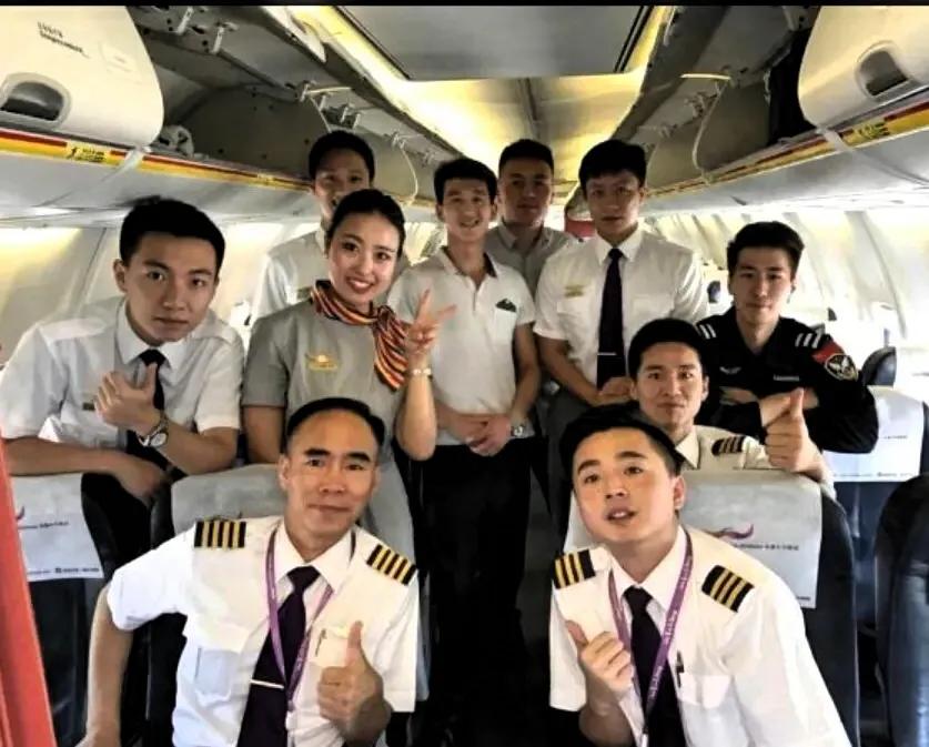 最近出了件揪心事，一张疑似济州航空遇难机长的最后画面传出来，网上一下就炸开了锅，
