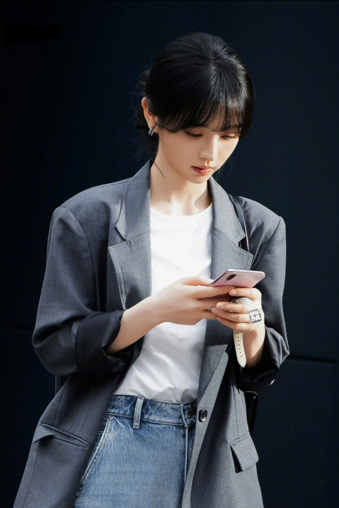 田曦薇我的体制内女友！简单的穿搭却美得轻而易举 