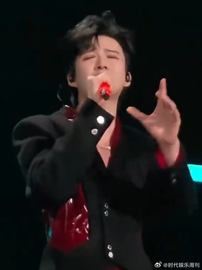 丁程鑫说刘宇宁是黑夜的一束光丁程鑫好会表达！精准说出大家对刘宇宁的感受，温暖又有