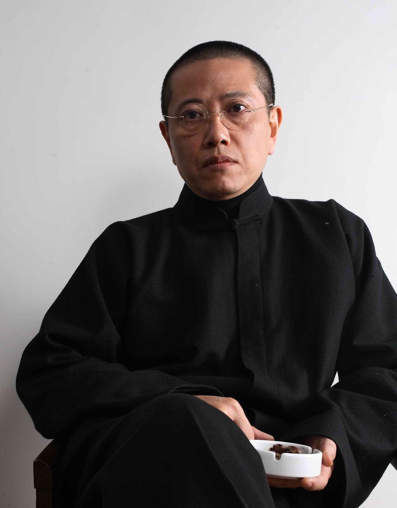 年轻人奋斗吧，领着你爱的人去太古轩!打一打陈丹青的老脸
观察陈丹青多年，他的价值