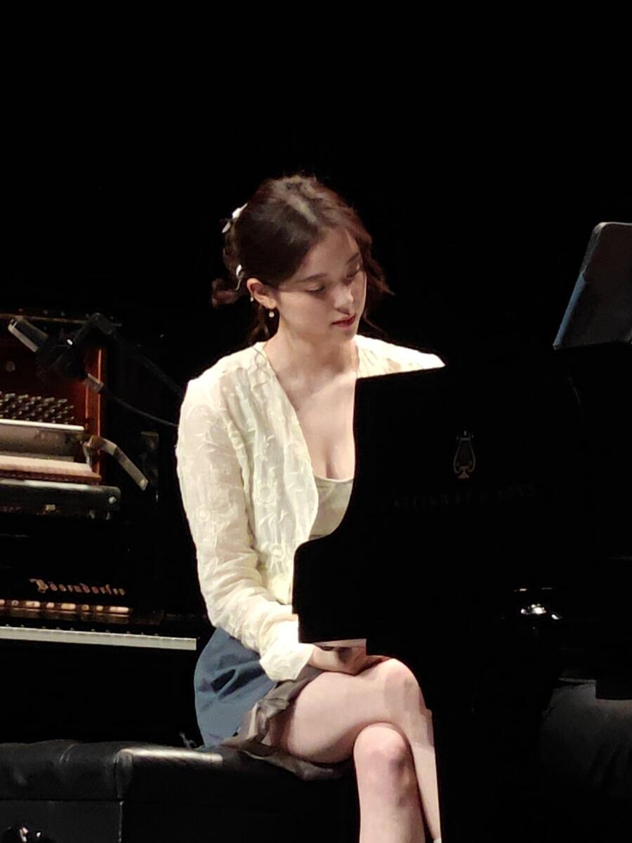 小说里的白月光女主角！！永远阳光明媚的样子太美好了呜呜呜[苦涩][苦涩][苦涩]