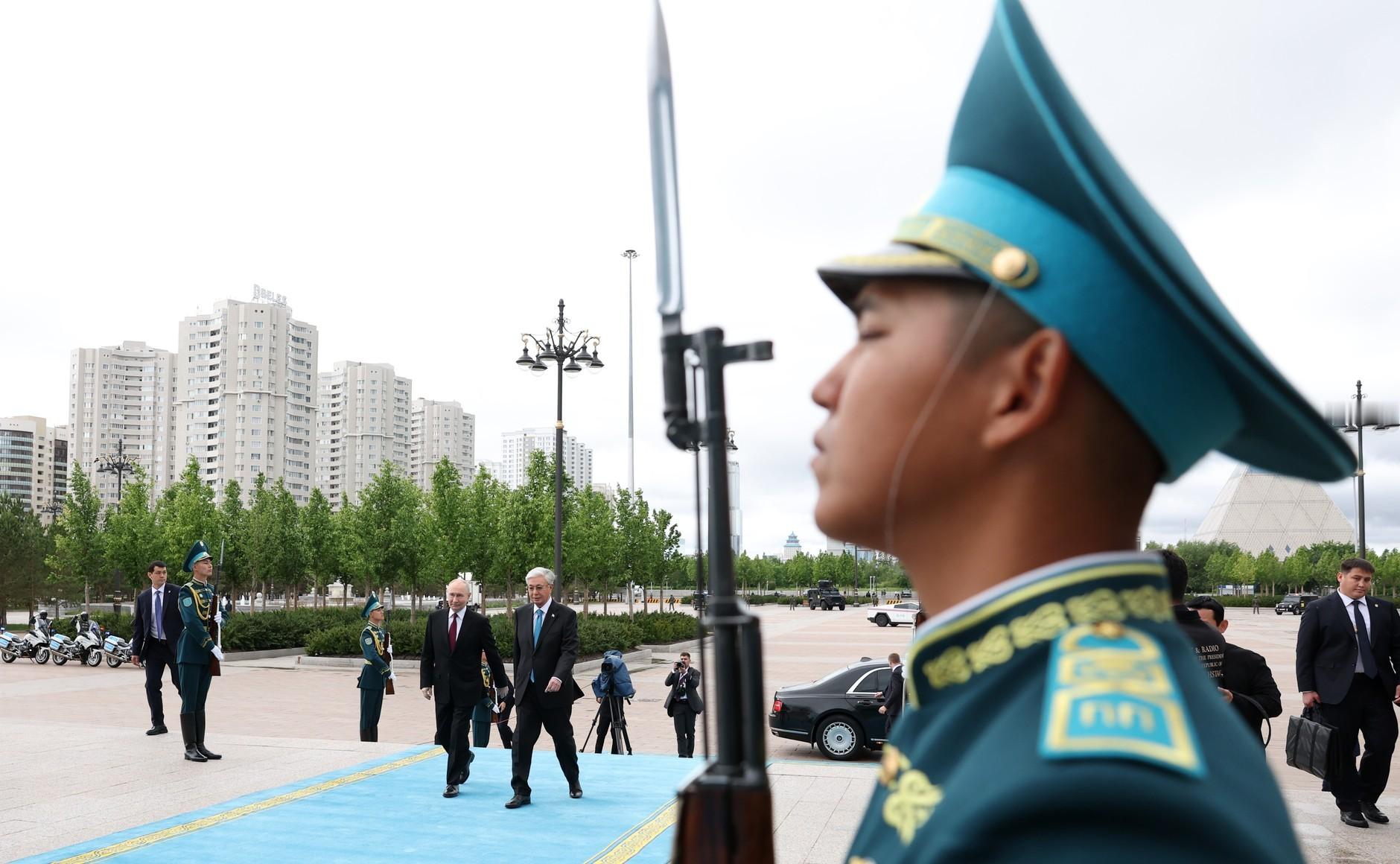 瓦洛佳小朋友  俄哈会谈弗拉基米尔·普京与哈萨克斯坦共和国总统卡瑟姆若马尔特·托