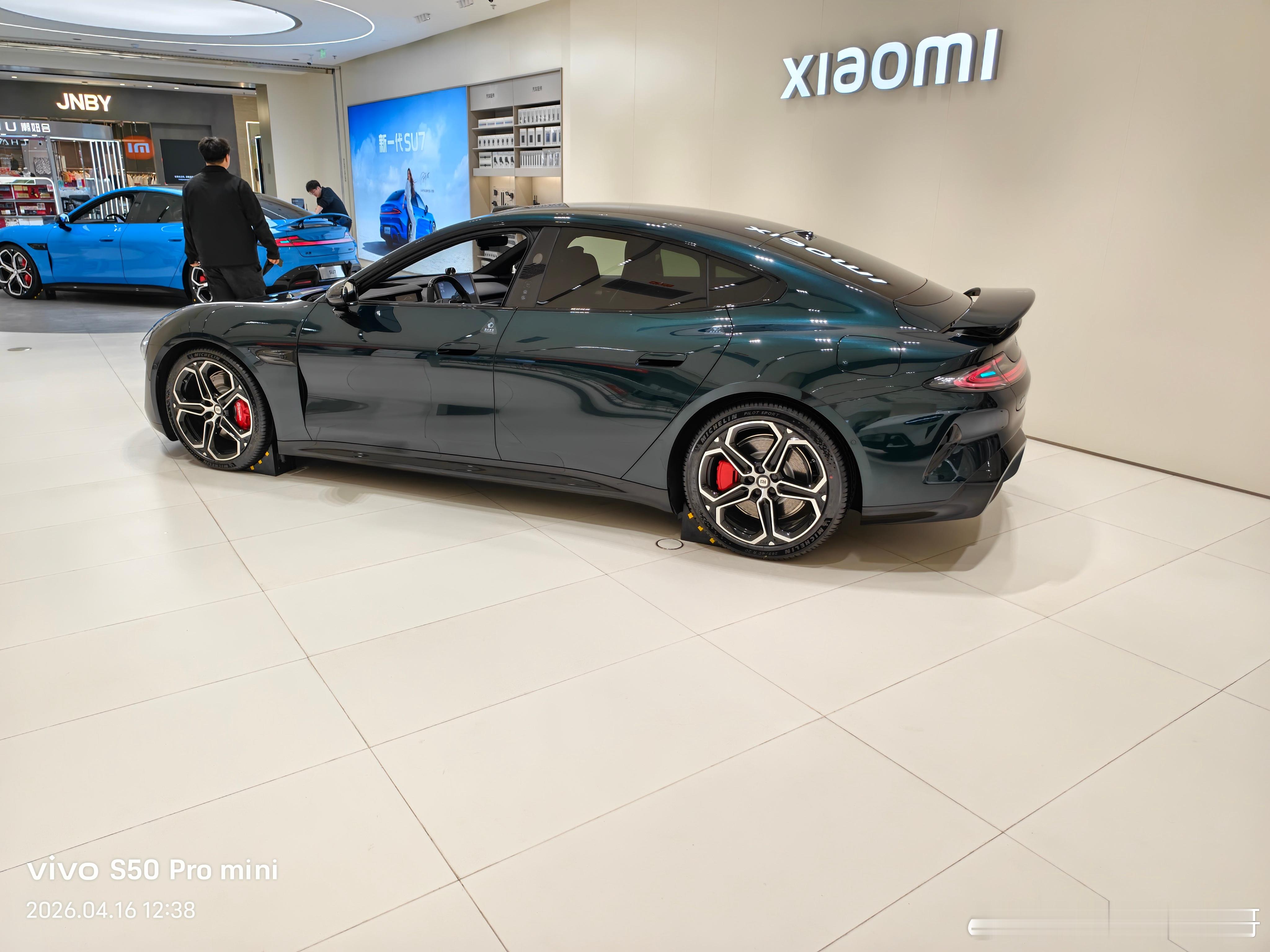 SU7这个绿色太尊了 