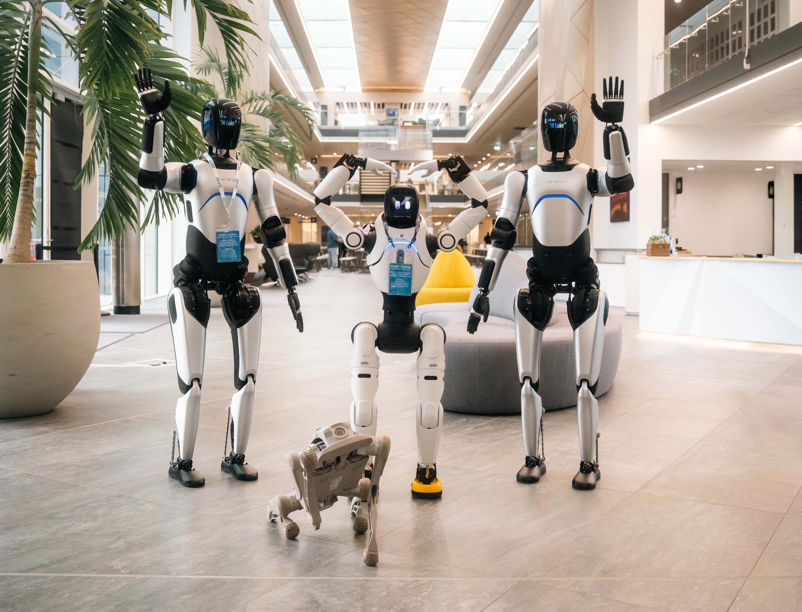 智元第10000台通用具身机器人下线3月30日，智元机器人宣布，其第10000台