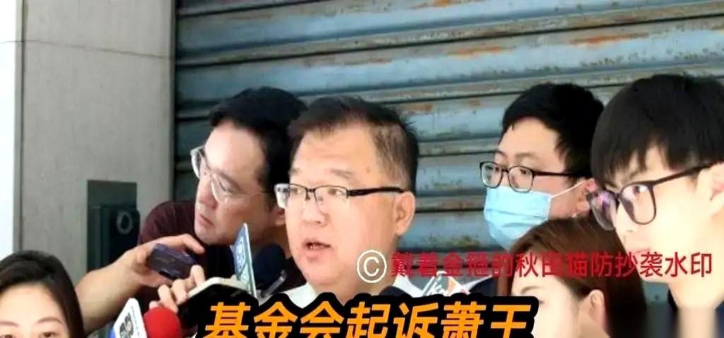 “起诉！”
话音刚落，底下自己人先炸了。调查组的组长直接站起来，盯着董事长：“你