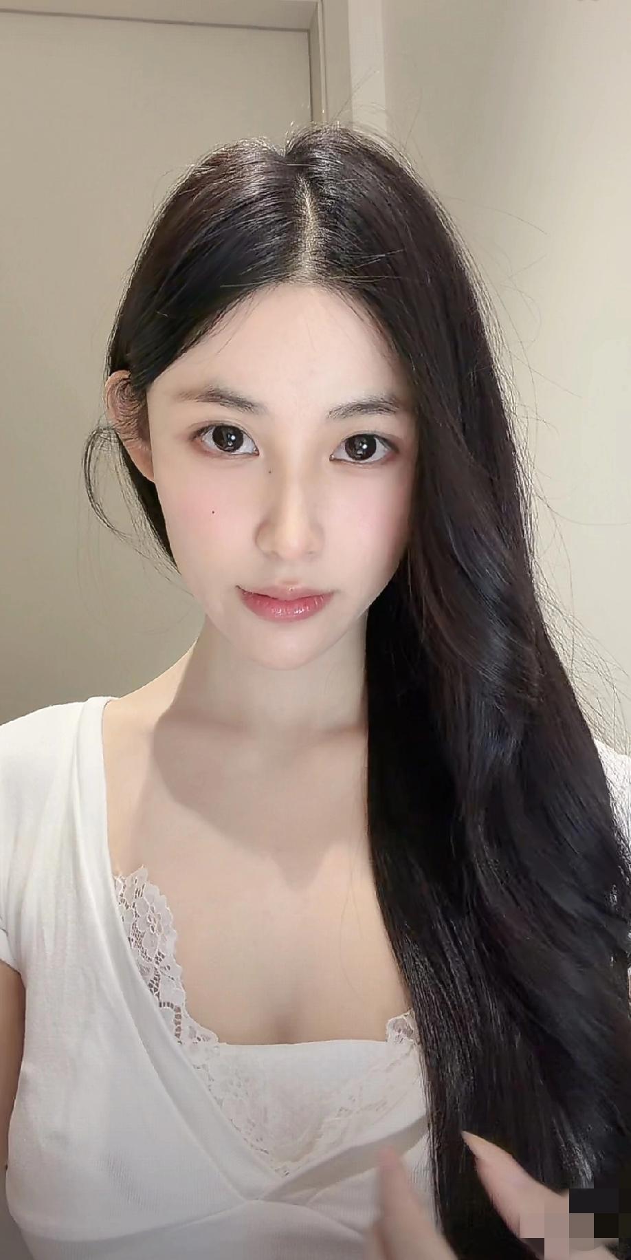 假装酷酷的女神 美女 甜美