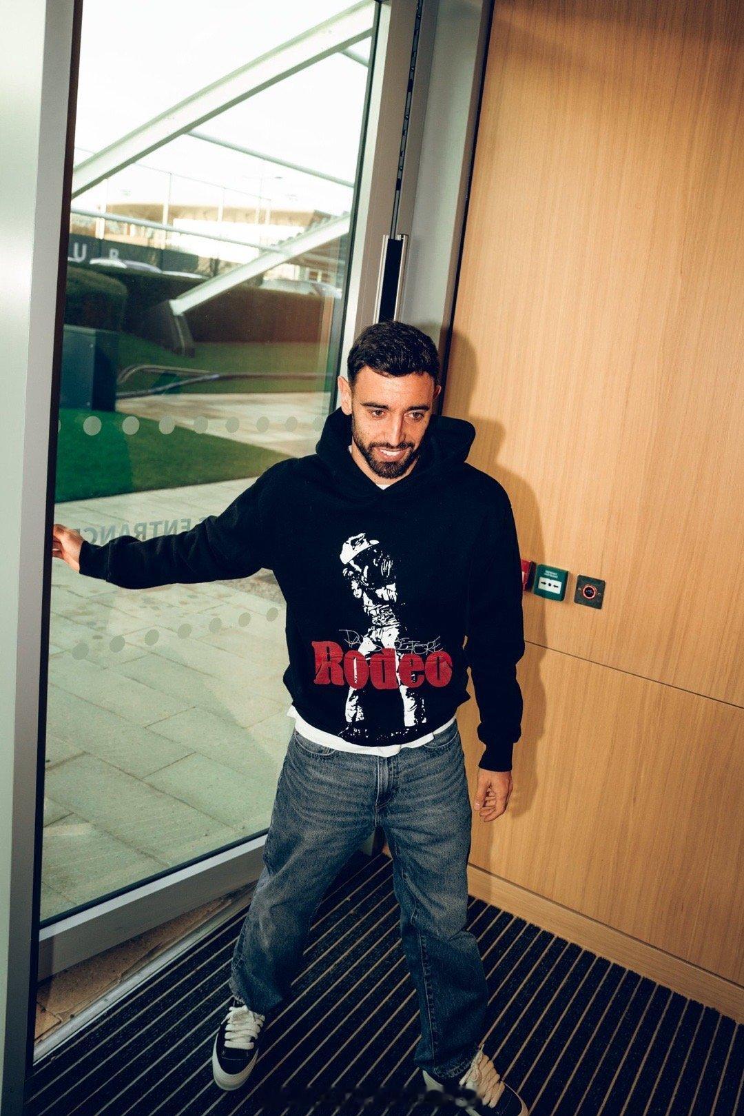 外国人好喜欢这种角度拍照片甭管多高，给你拍成1米5请看 费尔南德斯 