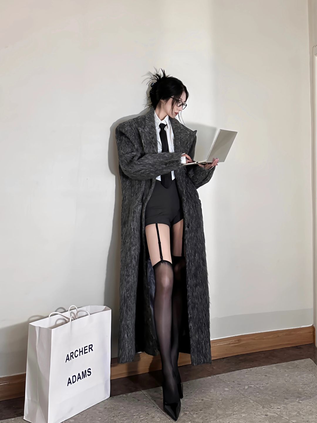 Lawyer sister in gray typewriter…👩🏻‍💻