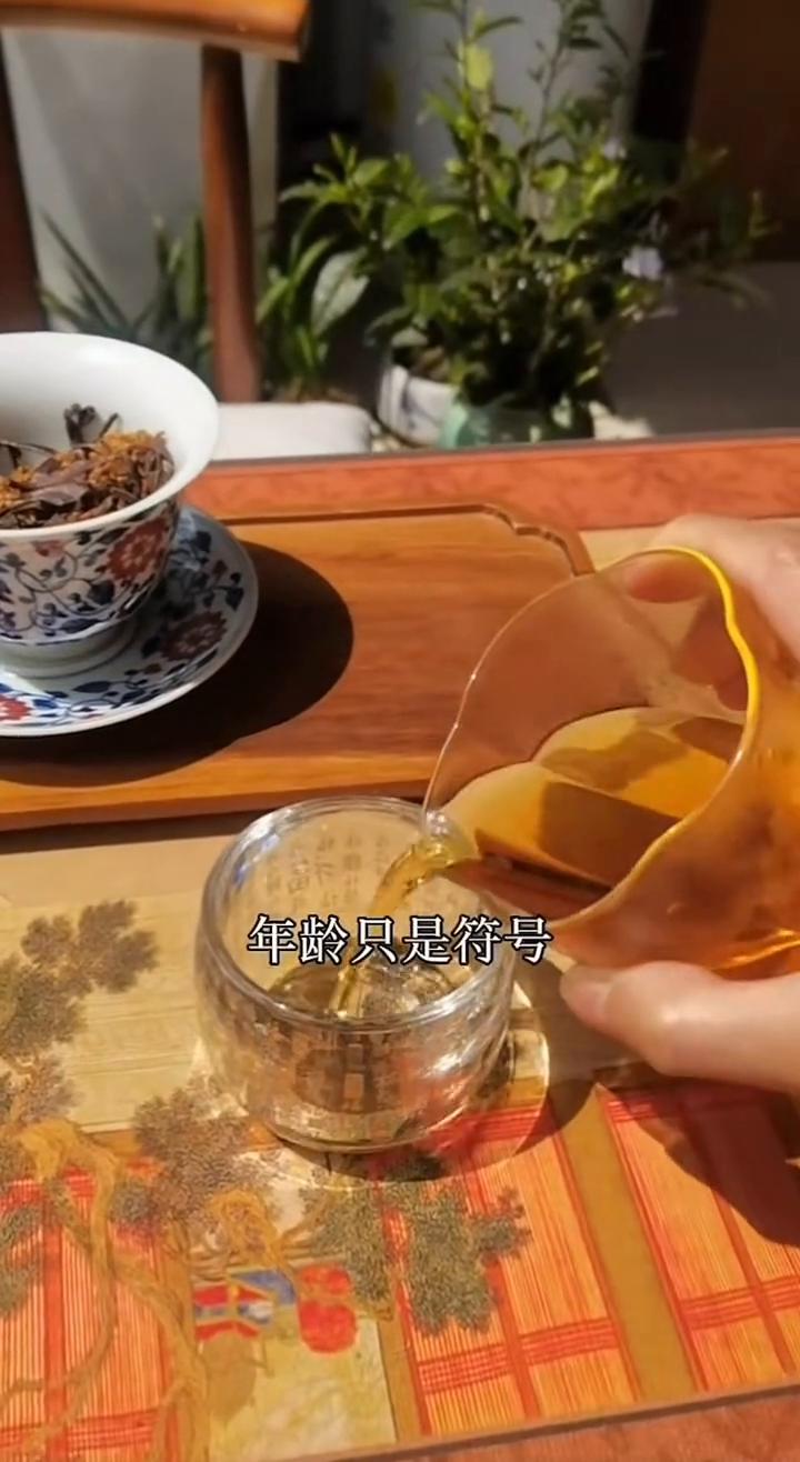 低配你的生活，高配你的灵魂。
最好的状态就是低配你的生活，高配你的灵魂。年龄只是