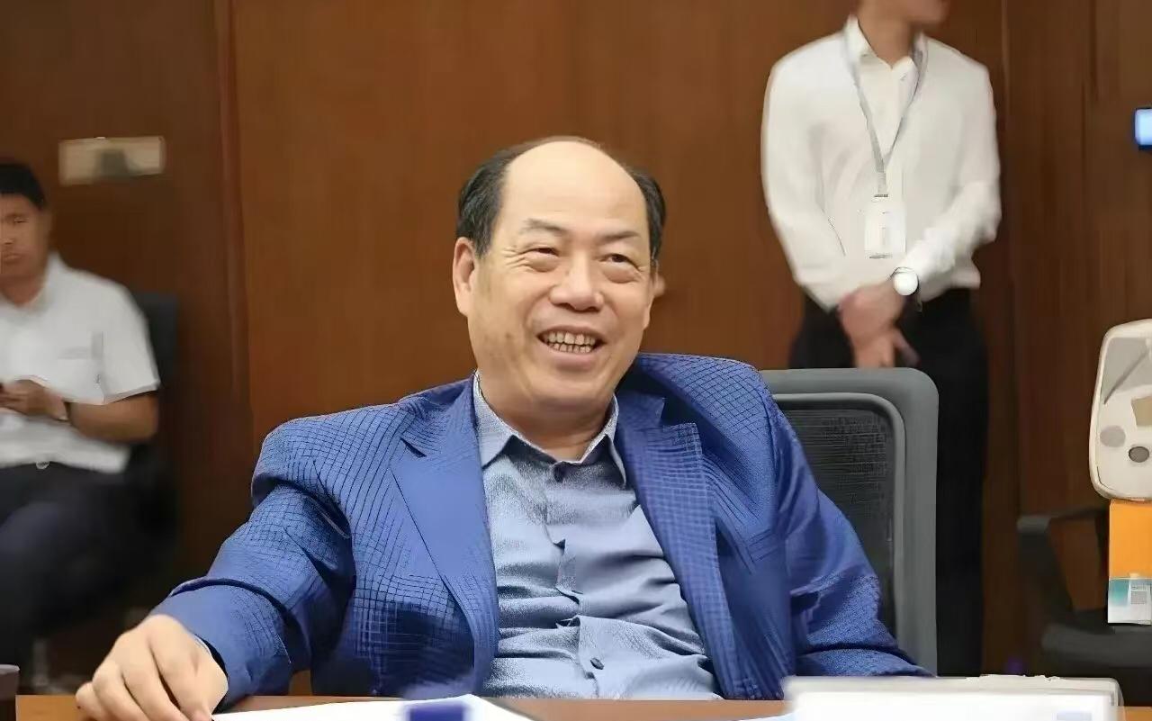 看到许家印现状，还是碧桂园老板杨国强。同样是万亿规模房企爆雷，结局天差地别：许家