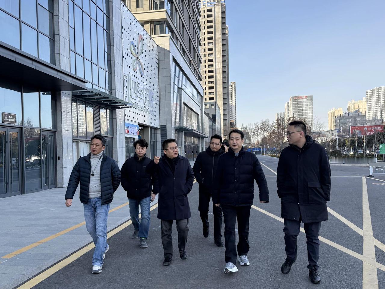 2026年1月1日新年伊始，济宁国投党委书记、董事长虢洪增调研济宁国投朗悦汇商街