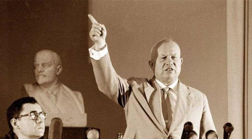 在我个人看来，苏联亡于1956年2月底赫鲁晓夫的《秘密报告》。没过几天，第比利斯