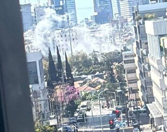 重大消息：一枚伊朗弹道导弹袭击了特拉维夫地区佩塔特维卡，初步报告显示有 4 人受