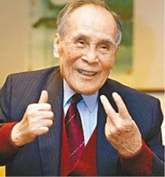 2007年，“最穷富豪”庄世平躺在病榻上，吃力表示会将2000亿遗产全部裸捐。以