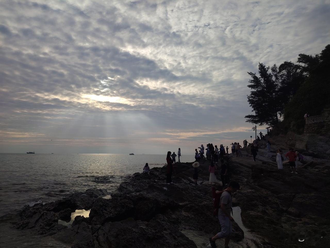 我们活在这个世界上
最大的奢求是什么呢
功名利禄
金钱美女
汽车洋房
非也
用自