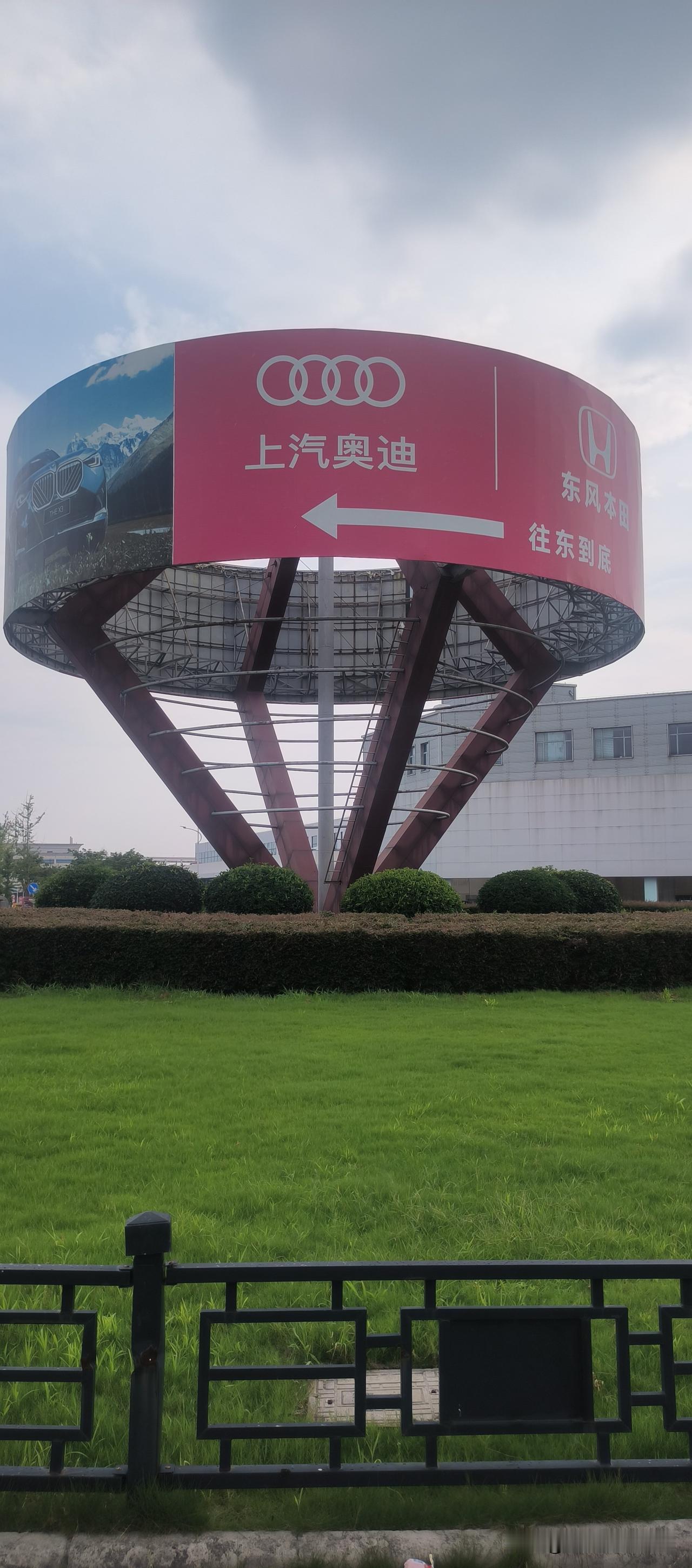 杭州图书馆上热搜，就是平等对待爱看书穷人，守望文明底线，这个事，说白了就是一句话