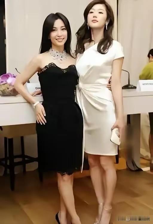 韩国的野蛮女友这些天刷爆了网络，这女人很傲娇啊，一直没有道歉，看了这张多年前她和