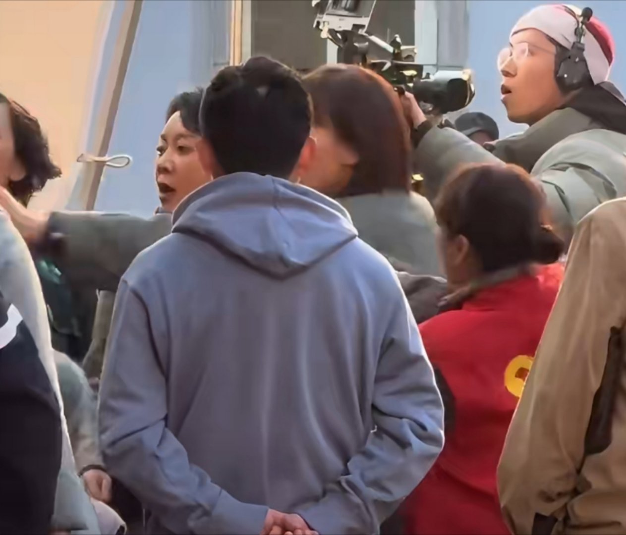 闫妮和任素汐吵架根本不像演的哈哈哈哈哈哈哈哈哈哈这两演的是真输出啊，直接给我看笑