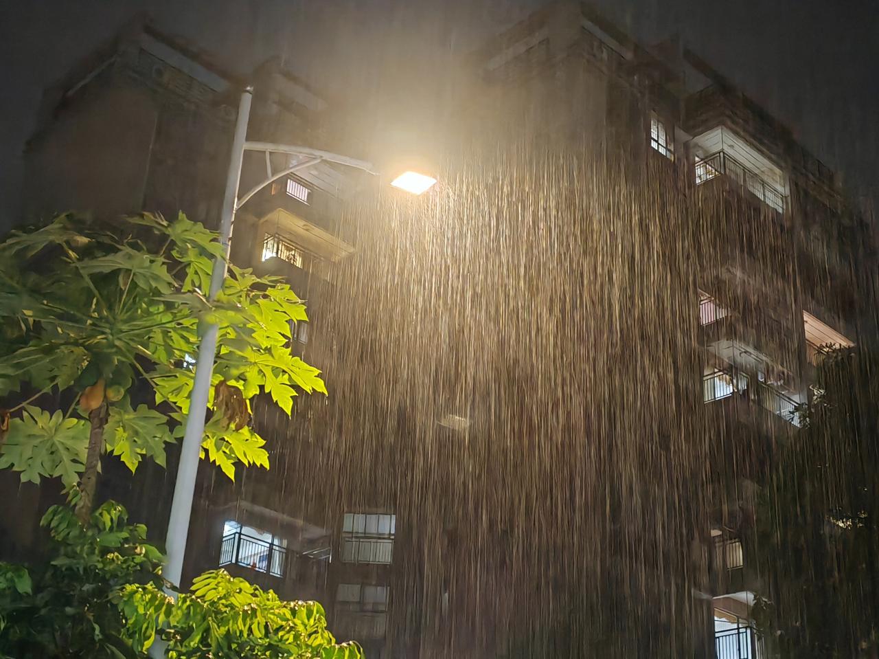 清远开学有暴雨！今年清远雨水真的很多，差不多是隔三差五，开学季，又是有台风过境，